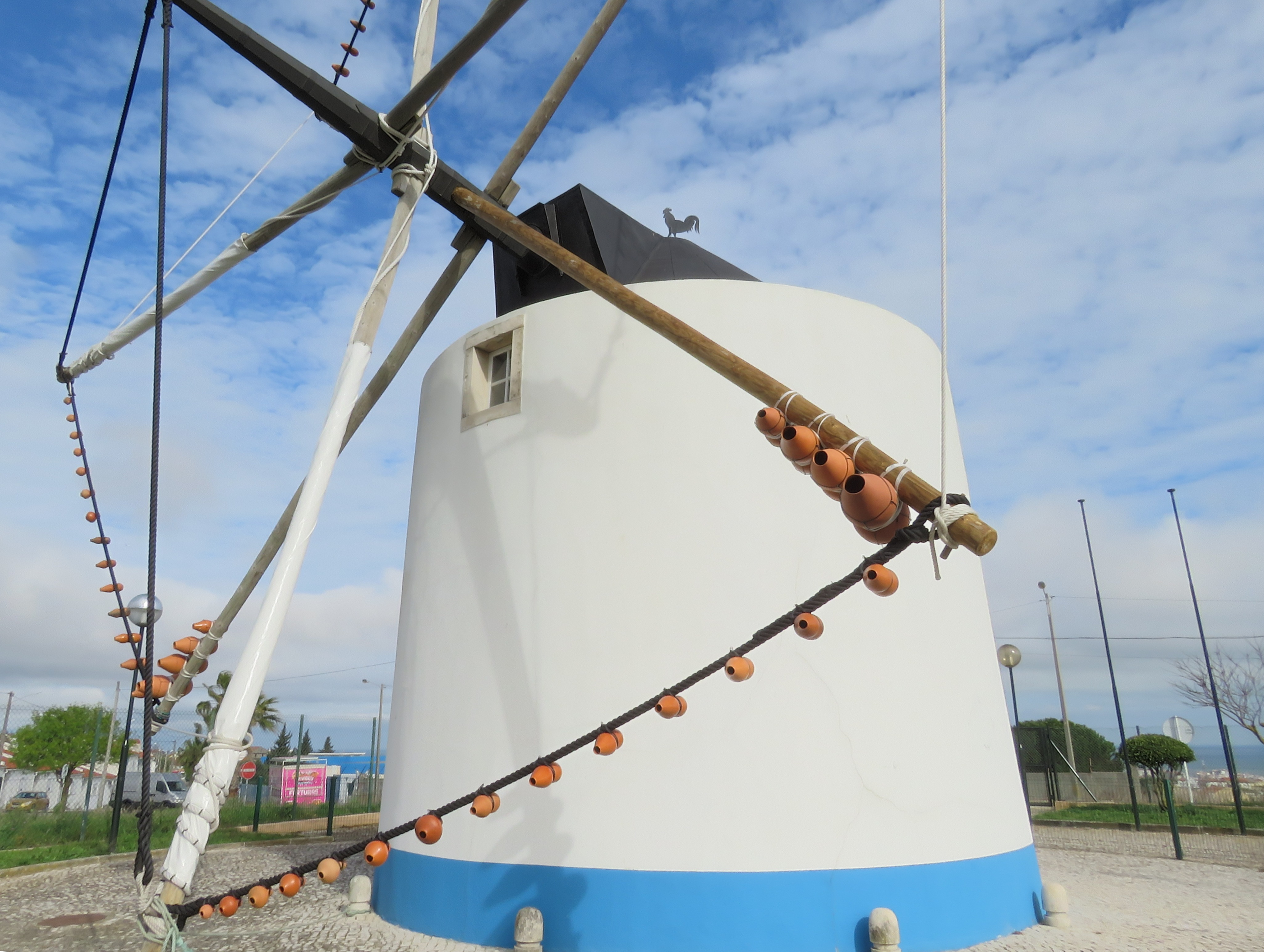 wooden windmill  Moinhos de vento, Moinho de vento, Moinho